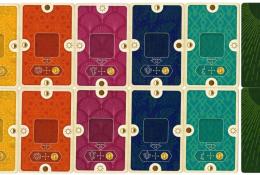 Ukázka všech pěti druhů (barev) karet místností včetně rubu